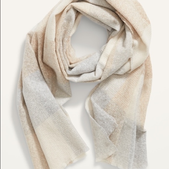 Old Navy Accessories - NWT blanket scarf